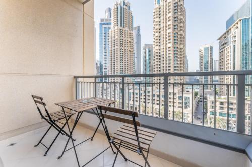 Studio Near Burj Khalifa and Dubai Mall with City and Pool Views, Claren Tower 1, Downtown Dubai by Deluxe Holiday Homes, Dubaj (zdjęcie 6)