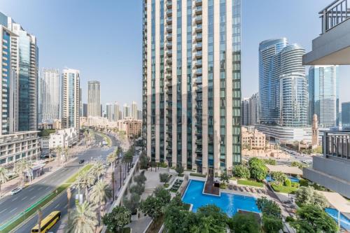 Studio Near Burj Khalifa and Dubai Mall with City and Pool Views, Claren Tower 1, Downtown Dubai by Deluxe Holiday Homes, Dubaj (zdjęcie 4)
