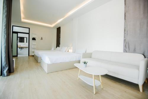 1 king bed, 1 twin bed