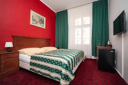 Colloseum Hotel - image 8
