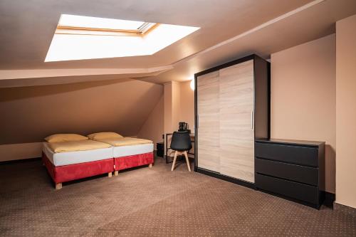 Colloseum Hotel - image 3