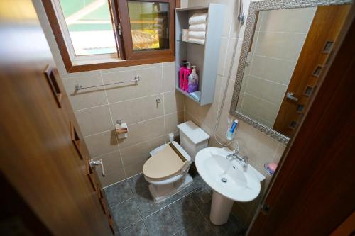 room detail thumbnail 2