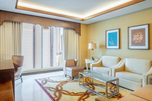 Suite, executive