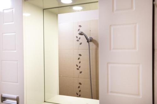 Nova Guesthouse - Private En-Suite Rooms I Sofia Center I Self Check-In, Sofía (foto 4)