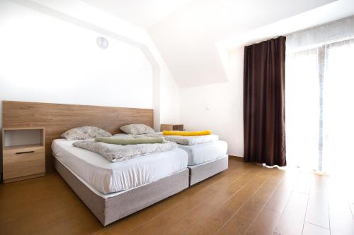En-Suite Rooms: Novа Guesthouse in Sofia Center Room Type - Double or Twin Room with Balcony En-Suite Rooms: Novа Guesthouse in Sofia Center Room Type - Double or Twin Room with Balcony