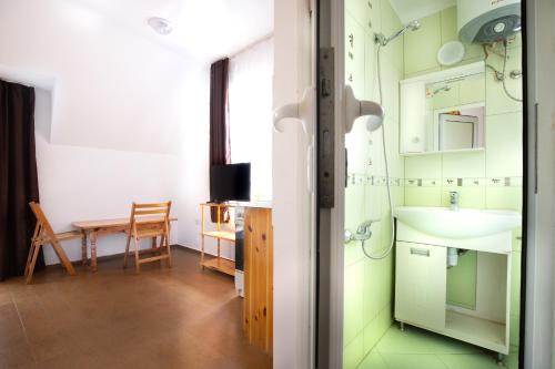 Nova Guesthouse - Private En-Suite Rooms I Sofia Center I Self Check-In, Sofía (foto 5)