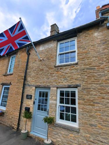Wishbone Cottage In The Cotswolds in Fairford