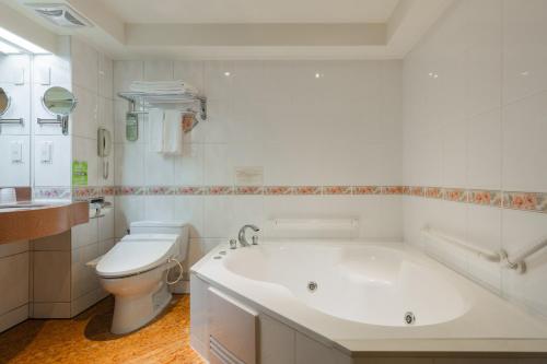 room detail thumbnail 2