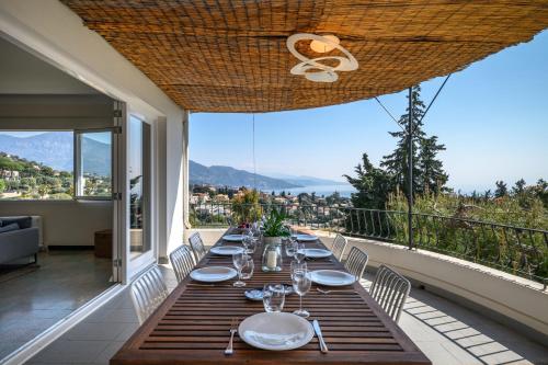 Villa Shangrila, charming house with sea view, swimming pool and garden nr Monaco and Italy in Menton