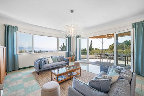 Villa Shangrila, charming house with sea view, swimming pool and garden nr Monaco and Italy in Menton