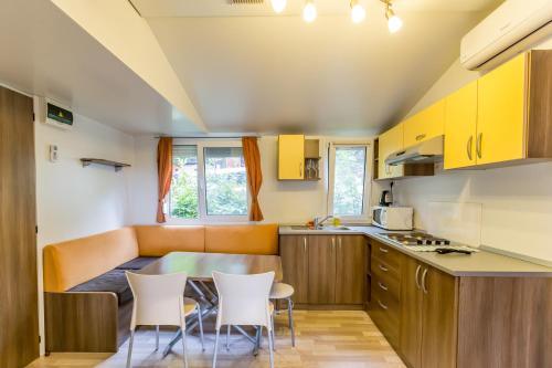 virtuve, Vranovska plaz - Holiday park in Štítary