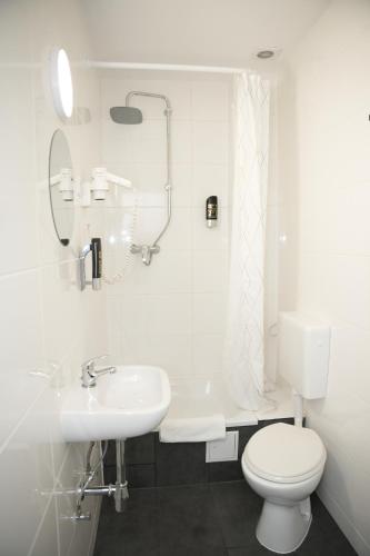 Ring Hotel - image 2