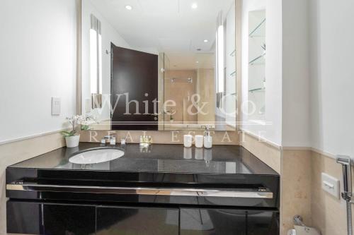 2 Bedroom in The Address Dubai Marina Mall w Marina Eye View - image 10