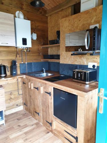 Pondside Cabin in St Giles on the Heath