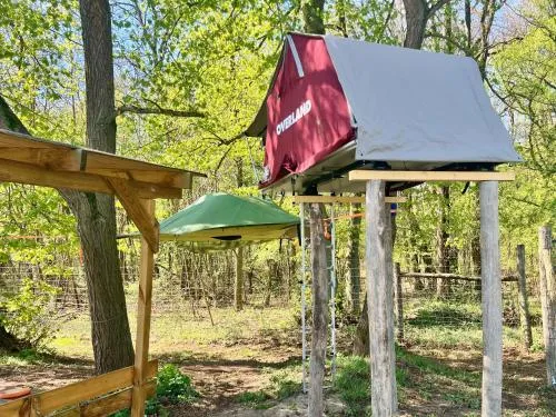 Baumzelt auf Bio-Bauernhof im Natur- und Sternenpark in Friesack, Deutschland