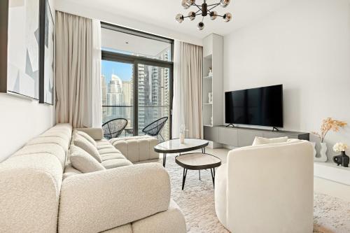Luxury 3BR Downtown Apt with Burj Khalifa, Dubai Mall & Opera House Views, Dubaj