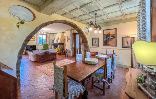  Luxury Villa with pool by Varental in Melezzole