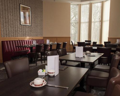 Їжа та напої, Station Hotel in Eллон