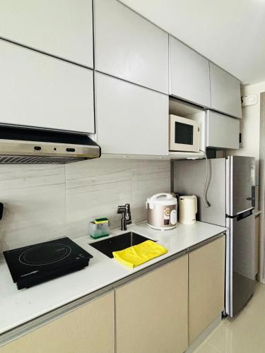 Modern Condo Room With City View - Iloilo