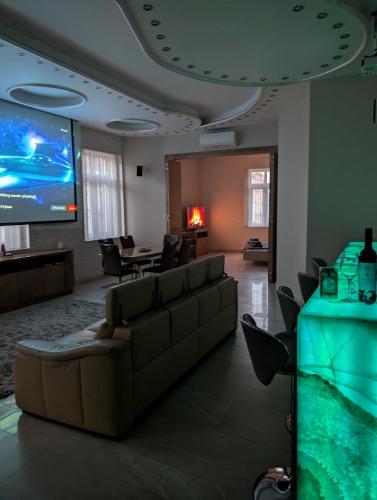 Heart Of Downtown Budapest Luxury Condo, Private Spa, Home Cinema, Patio, Budapest (foto 5)