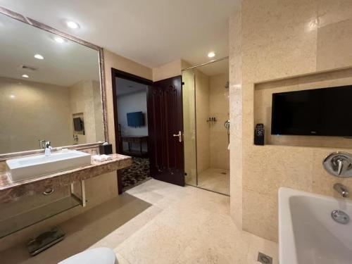 room detail thumbnail 2