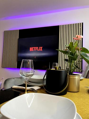 Penthouse, Sonnenbalkon, Netflix, Saarbrücken