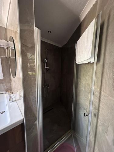 Kalimeras Deluxe Hotel – Sapanca, WI