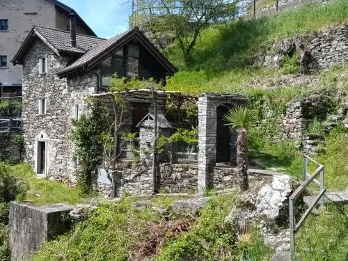 Rustico "Casa di Sasso" in Intragna TI, Schweiz