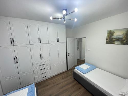 Saranda Apartment Brajan - image 2