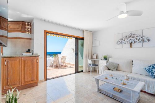 Oceanview 2BR Apartment in Los Gigantes, Santiago del Teide