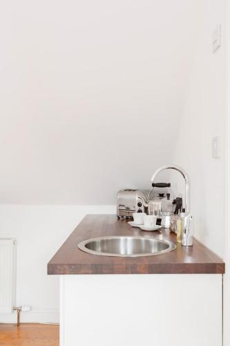 Converted Historical Stone Coach House, Glasgow (photo 2)