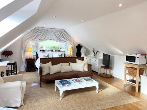 Converted Historical Stone Coach House, Glasgow (photo 5)