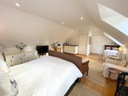 Converted Historical Stone Coach House, Glasgow (photo 7)
