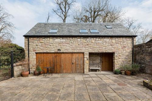 Converted Historical Stone Coach House, Glasgow (photo 9)