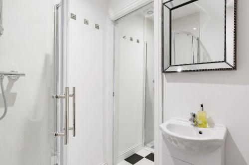 Converted Historical Stone Coach House, Glasgow (photo 10)