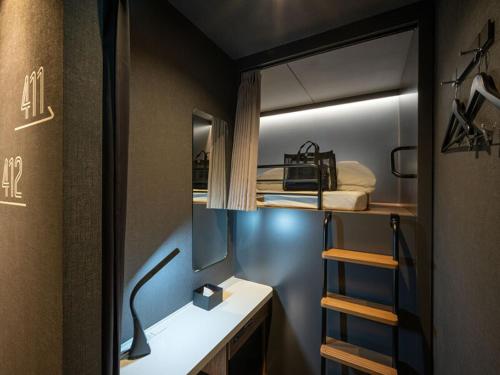 Cabin Room - Female Only - Non Smoking