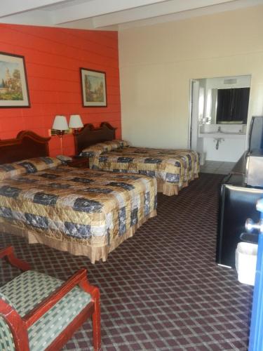 Rodeway Inn - image 9