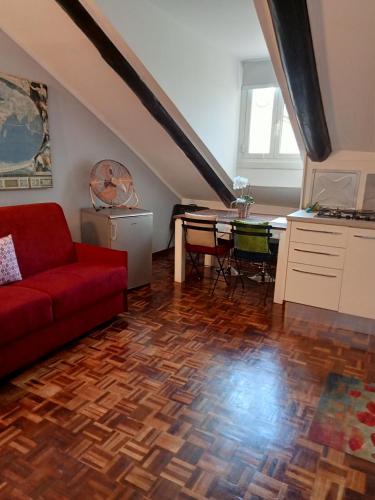 One-Bedroom Apartment image 4