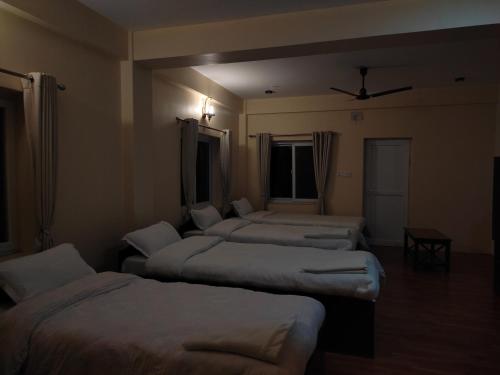 400 négyzetméteres, 11 hálószobás Ház 4 fürdőszobával Pumdi Bhumdi területén (Jay Sambhoo Pumdikot Lodge and Restaurant) in Pumdi Bhumdi