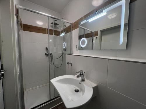 Zuhanyzó, Feel Good Zimmer & Appartements in Gernsheim