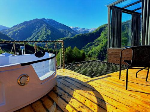 Glass House Merisi in Zeda Makhuntseti