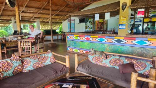 Bar/salonek, Nile river cottages in Jinja