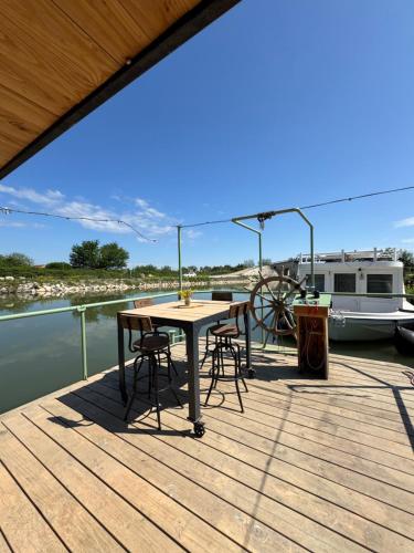 陽台/露台, La cabane a fleur d eau au cœur de la Camargue in 博瓦桑