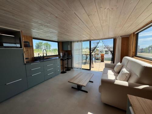 La cabane a fleur d eau au cœur de la Camargue in 博瓦桑