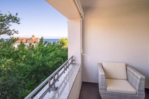 One-Bedroom Apartment with Sea View