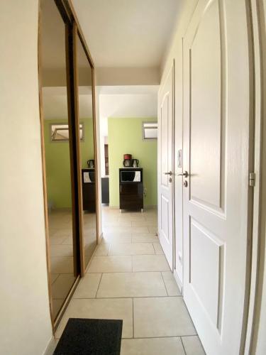 LA GRANDE MOTTE – T2 VUE MER ET PINÈDE – 4 PERSONNES – PARKING PRIVATIF - image 3