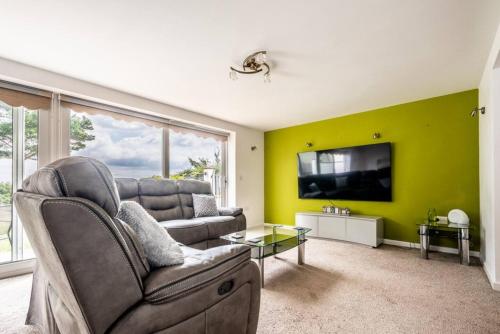 Ocean views, peace and quiet in this homely flat in 道利什市中心