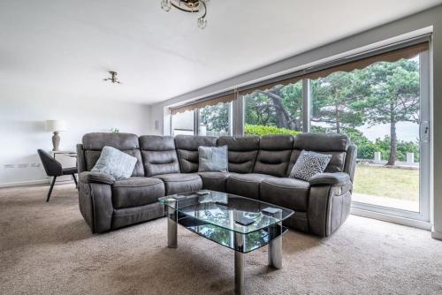 Ocean views, peace and quiet in this homely flat in 道利什市中心