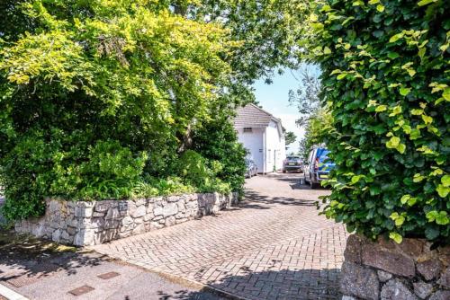 Ocean views, peace and quiet in this homely flat in 道利什市中心