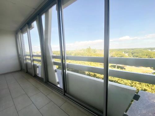 One-Bedroom Apartment with View image 3